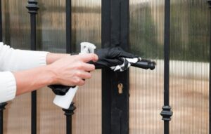 Врезка замков: Почему стоит обратиться к профессионалам